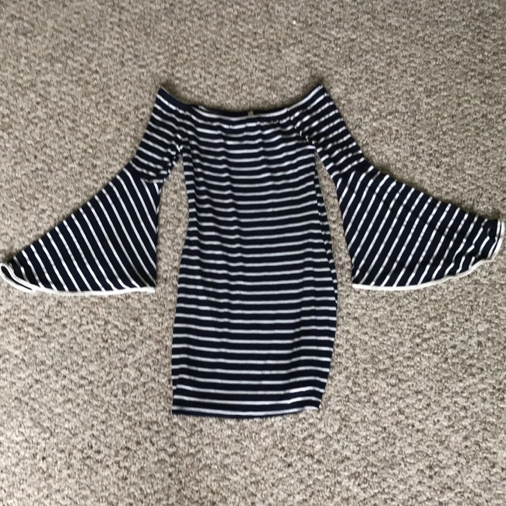 Off the shoulder body con dress - Picture 1 of 6